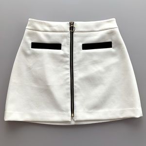 Express A-Line Mini Skirt with Front Zipper in White | Size 6